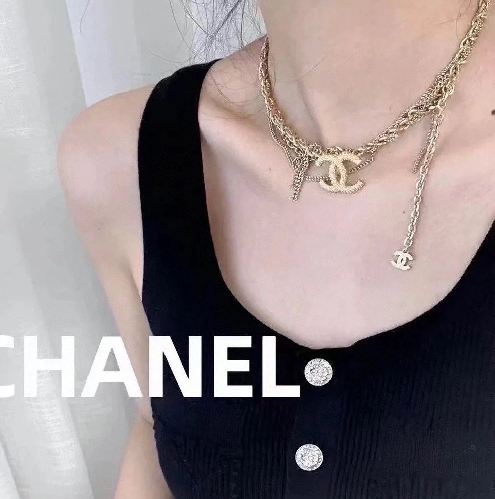  CHANEL 小香项链，高端品质，专柜同材质，做工精致细腻，重工版本，多层链条设计，简约大方温文尔雅，