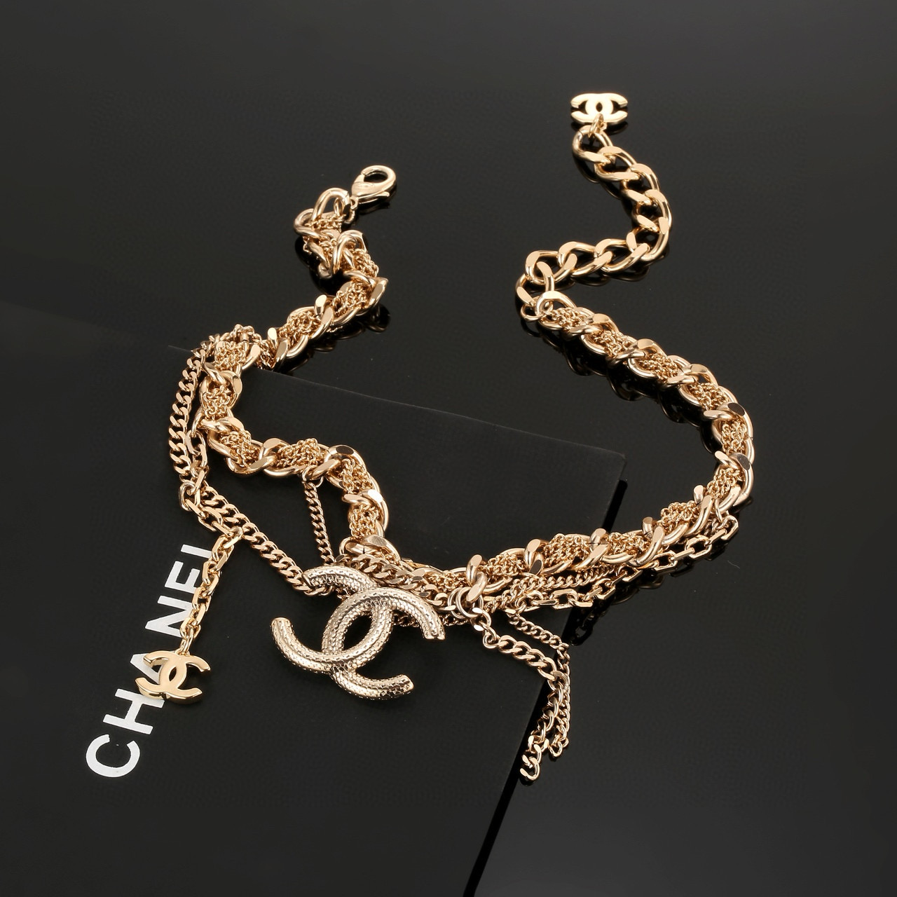  CHANEL 小香项链，高端品质，专柜同材质，做工精致细腻，重工版本，多层链条设计，简约大方温文尔雅，