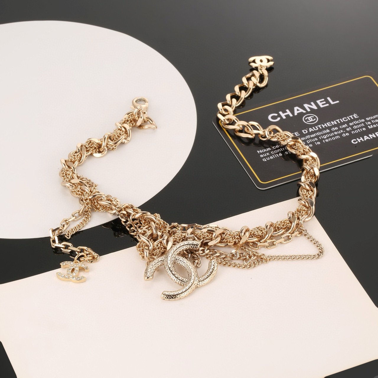  CHANEL 小香项链，高端品质，专柜同材质，做工精致细腻，重工版本，多层链条设计，简约大方温文尔雅，
