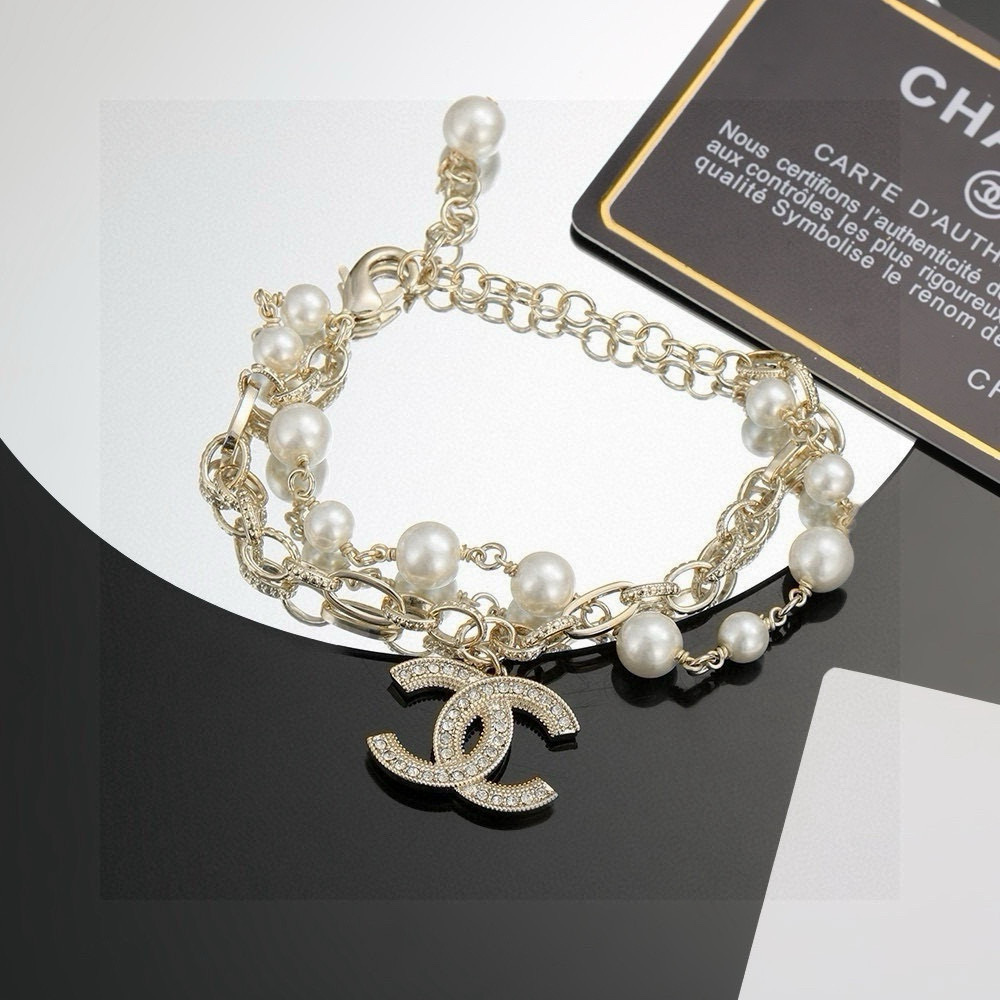     Chanel 🎄经典款小香 Chanel 火爆  新款  ⭐️ 精致 珍珠 双层手链 出货 小香