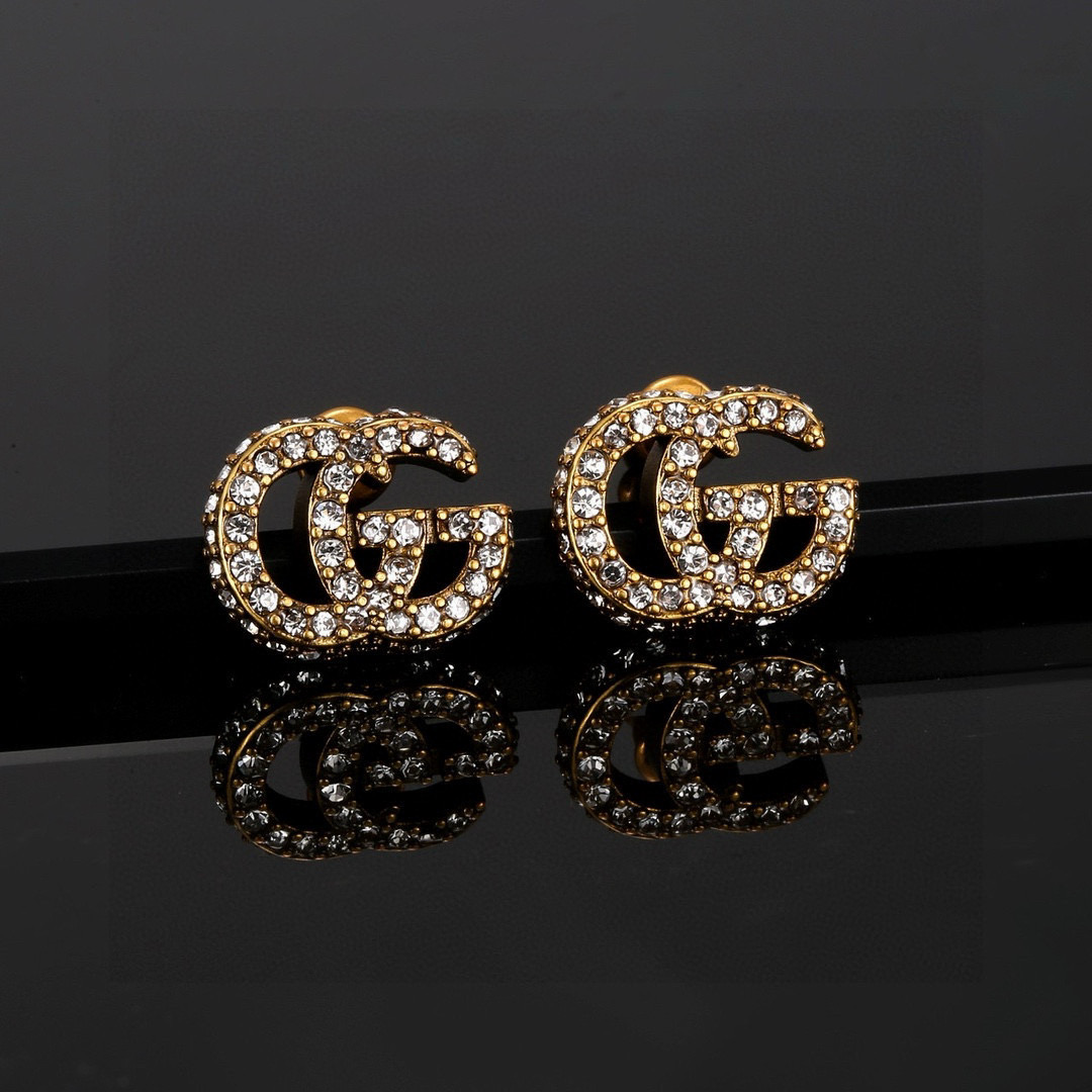  Gucci 古驰 耳钉 高端 打造 美到哭，因为是限量版，你根本无法在店内看到现货，现货一到真的bli