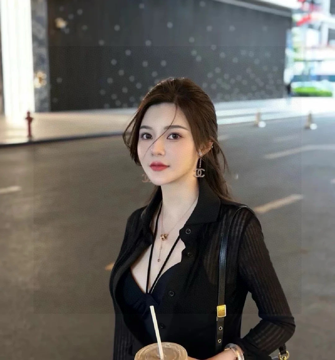 小香新款💦 Chanel香奈儿 耳钉  原版一摸一样的原单货！✨高端定制 原版黄铜  每一个细节媲美专柜
