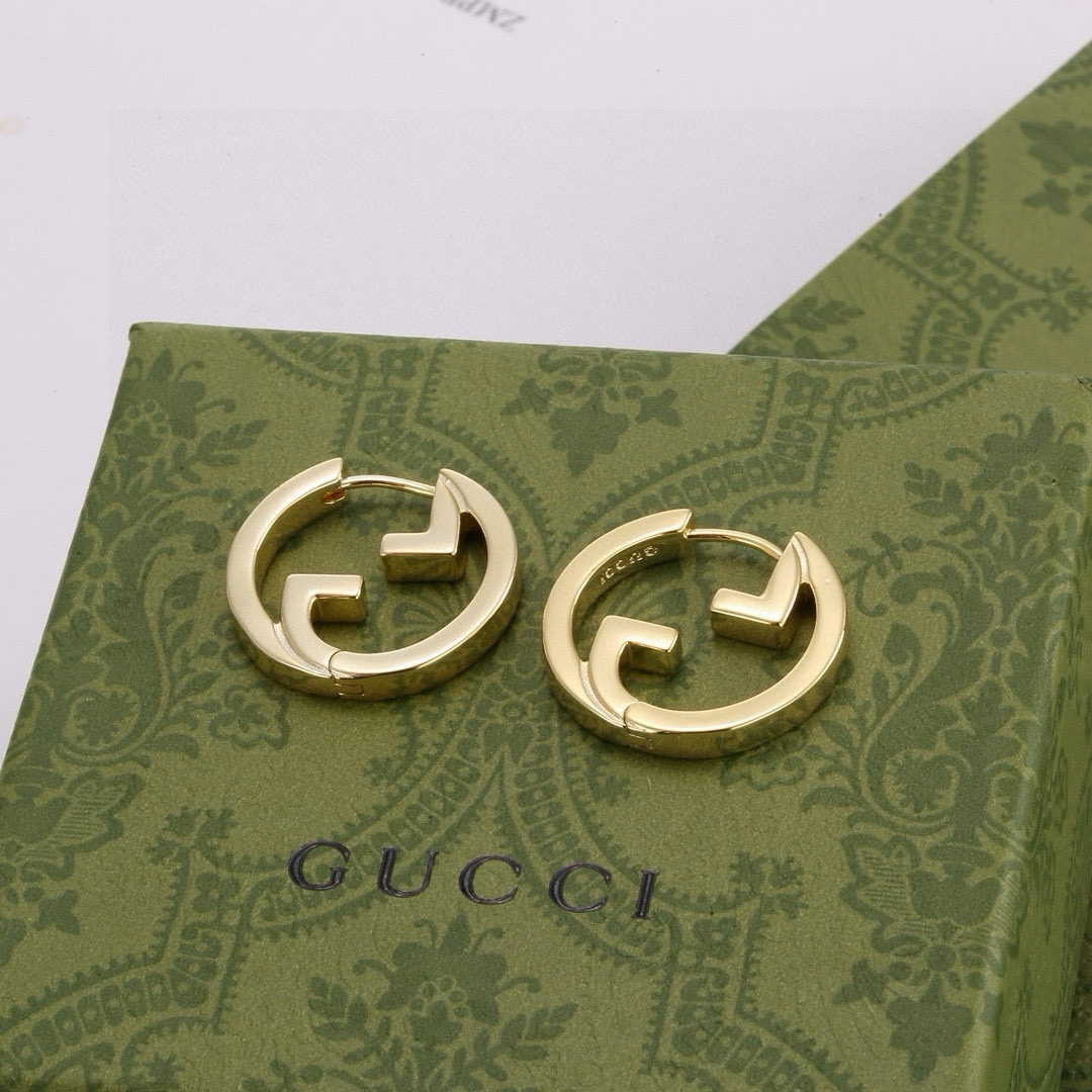  Gucci 古驰 耳钉 高端 打造 美到哭，因为是限量版，你根本无法在店内看到现货，现货一到真的bli