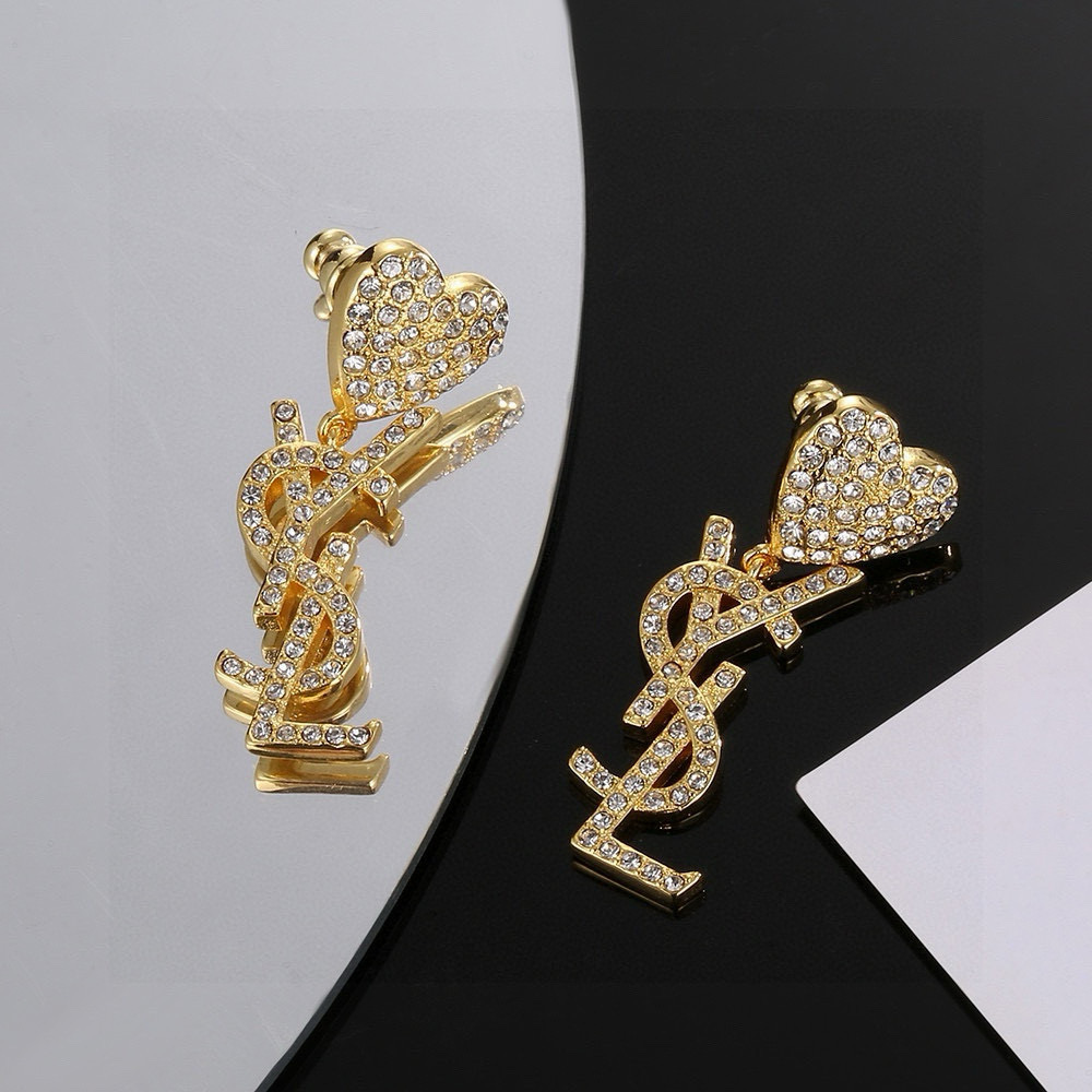 圣罗兰YSL 耳钉经典奢侈   时尚百搭 犹如酒会礼服一般，绚烂多姿。经典 最具个性魅力象征永远的不变的
