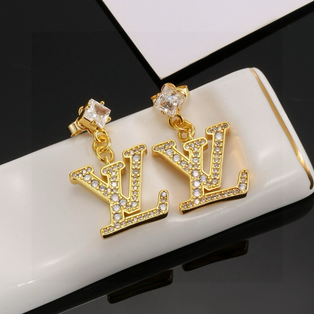 【精工版本】 路易威登耳钉  秉承精湛匠艺，以锻造耀目 LV Twig  抛光色泽成就经典 LV 字母的
