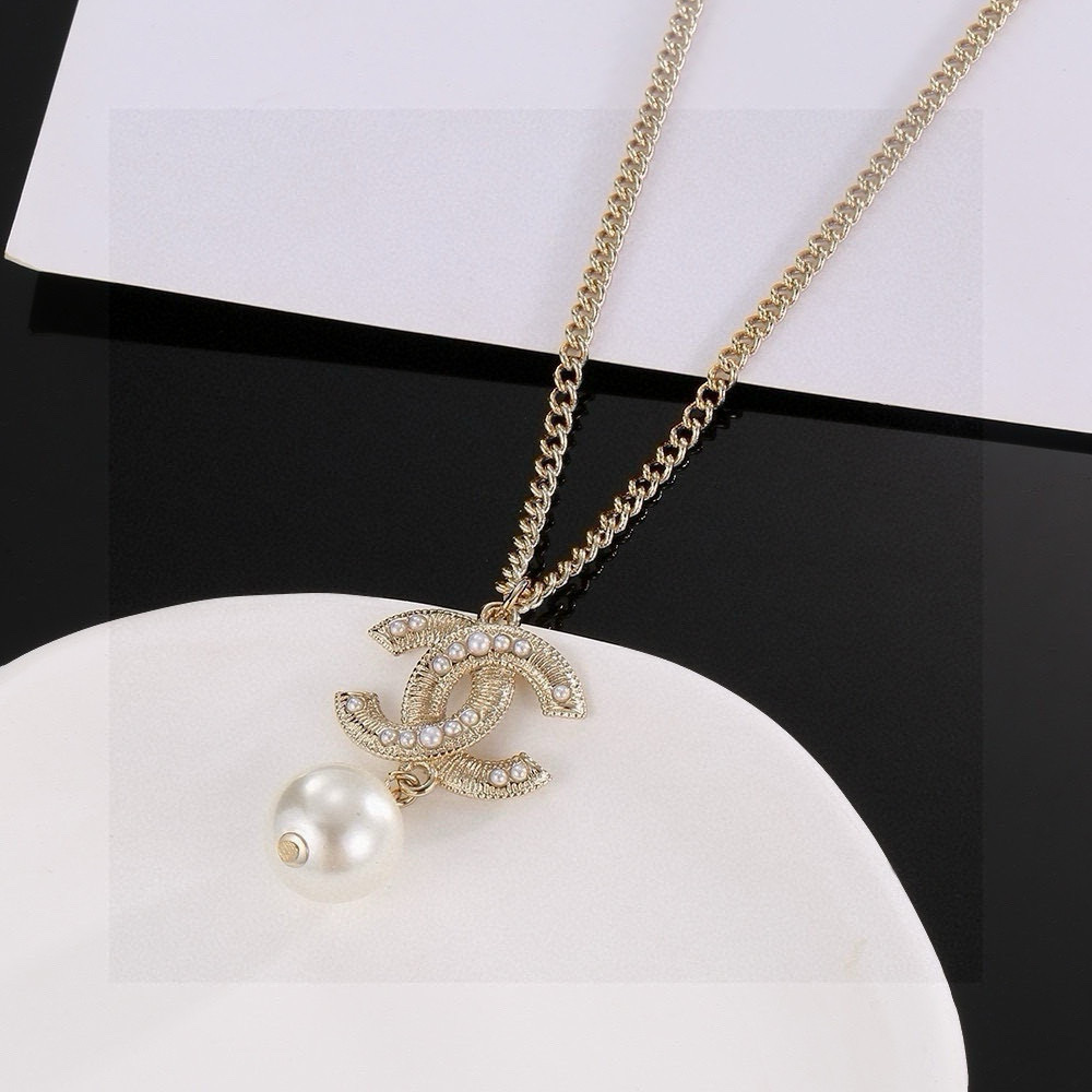 CHANEL 小香项链，耳环 高端品质，专柜同材质，做工精致细腻，重工版本，很有设计感简约大方温文尔雅，