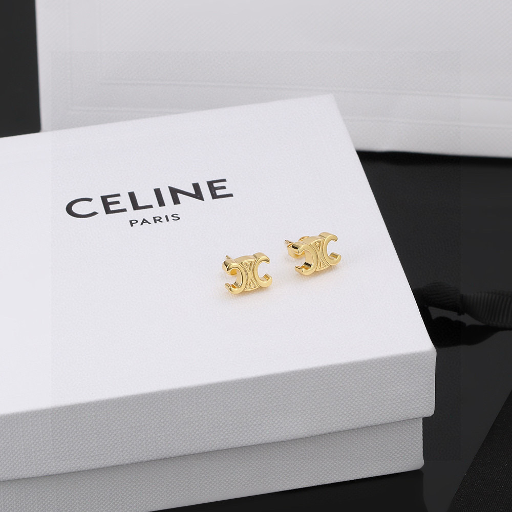 💰35 赛琳Celine 新款凯璇门珍珠耳钉👄❤️与众不同的设计 个性十足 颠覆你对传统耳环的印象 使其魅力爆灯