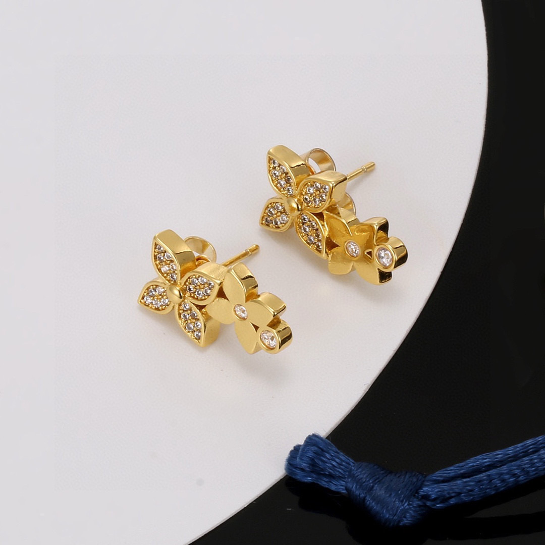 【精工版本】 路易威登耳钉  秉承精湛匠艺，以锻造耀目 LV Twig  抛光色泽成就经典 LV 字母的