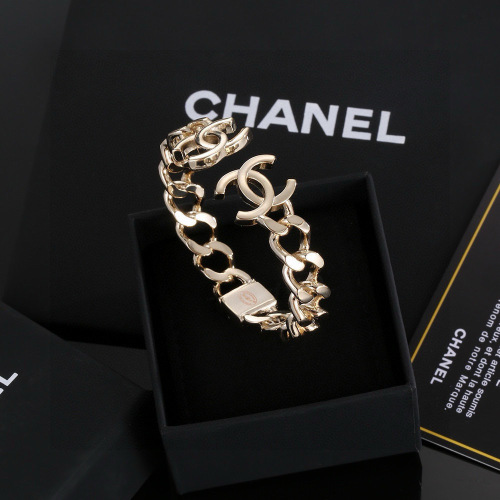 Chanel Gold Chain Bracelet with CC Logo - Elegant Women's Jewelry 1 Chanel Gold Chain Bracelet with CC Logo - Elegant Women's Jewelry