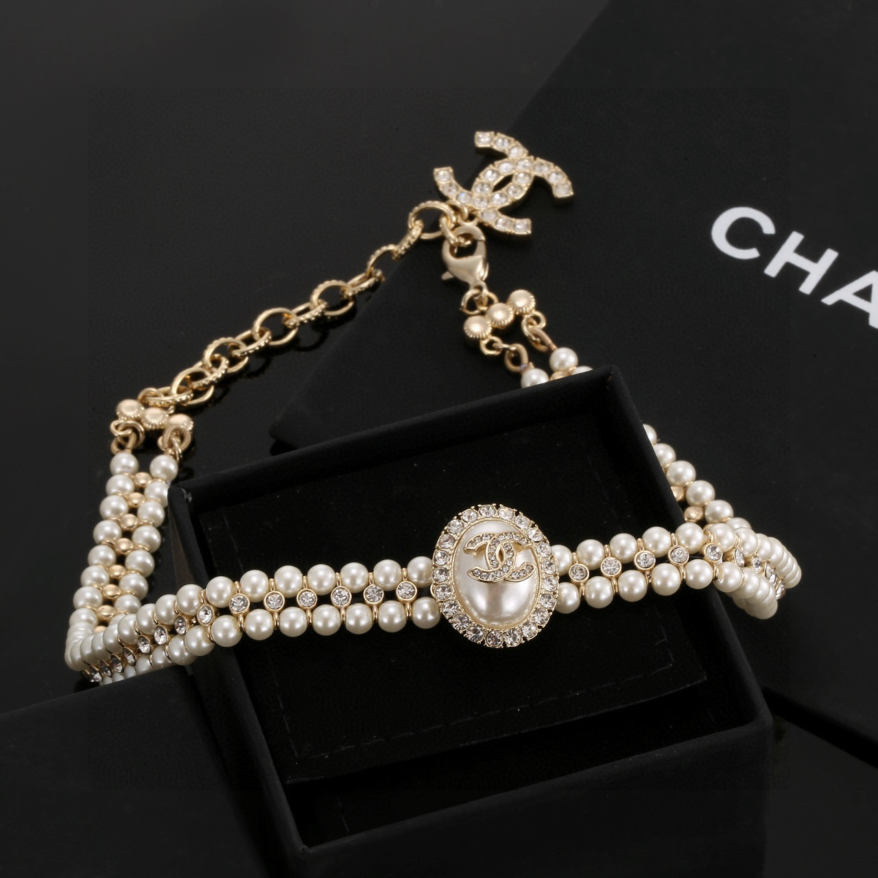  Chanel 小香椭圆珍珠镶钻双层项链颈链 ，重工编织 手工一颗颗镶嵌而成💯
 ✨✨时尚高级洋气质感好