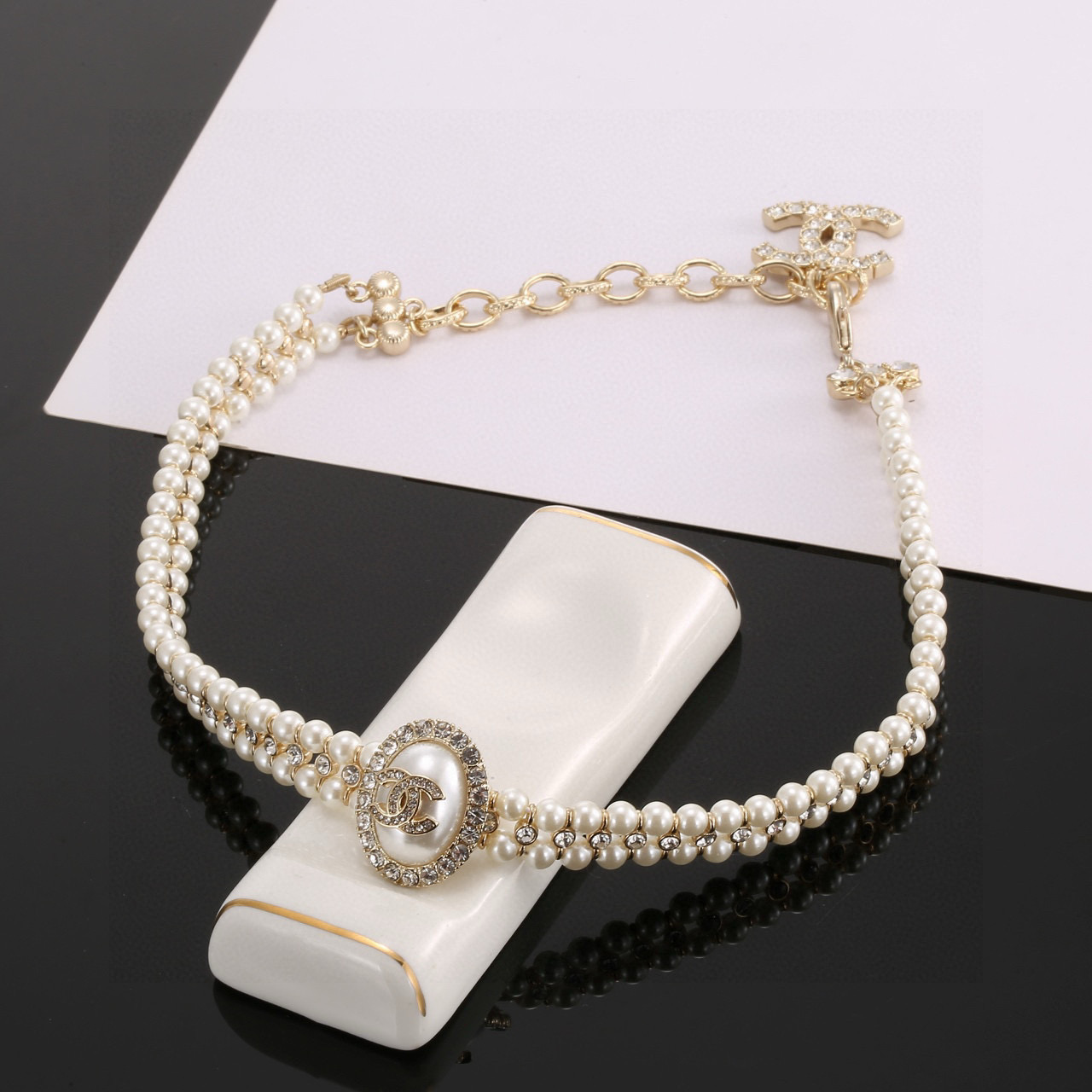  Chanel 小香椭圆珍珠镶钻双层项链颈链 ，重工编织 手工一颗颗镶嵌而成💯
 ✨✨时尚高级洋气质感好