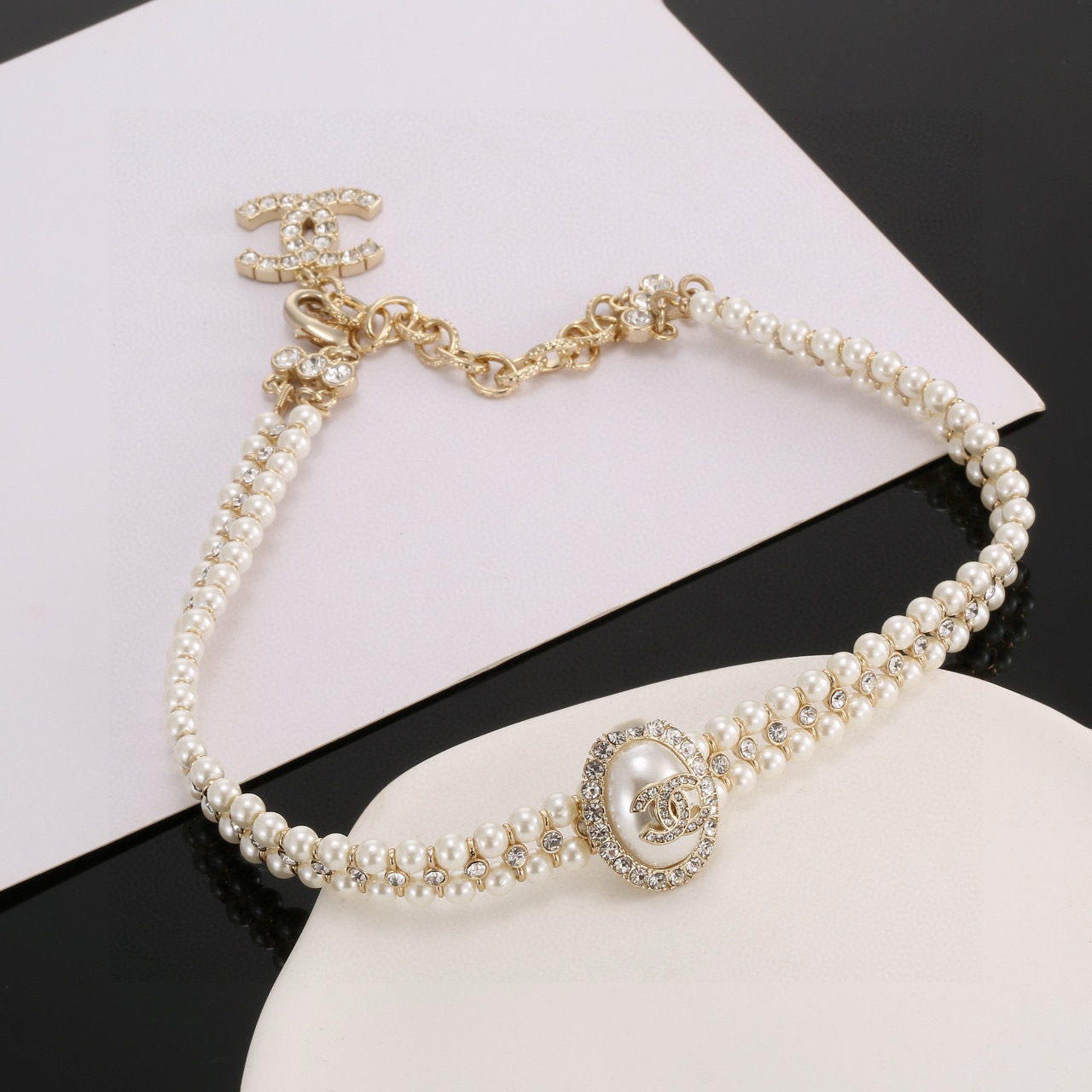  Chanel 小香椭圆珍珠镶钻双层项链颈链 ，重工编织 手工一颗颗镶嵌而成💯
 ✨✨时尚高级洋气质感好