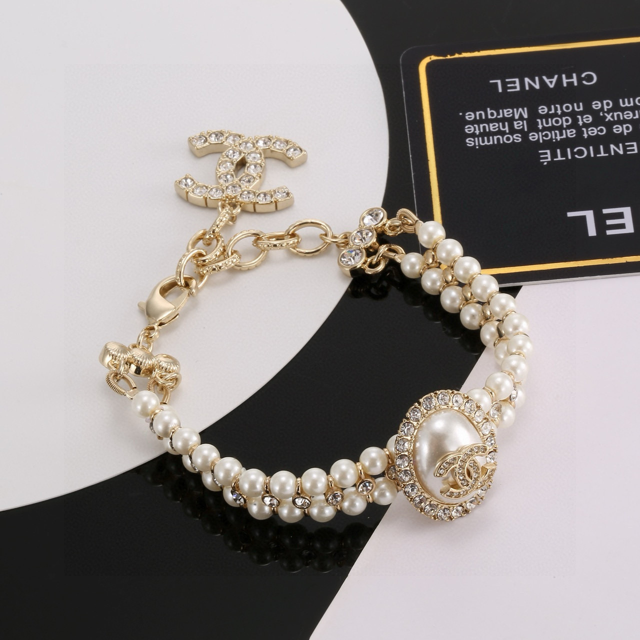  Chanel 小香椭圆珍珠镶钻双层手链，重工编织 手工一颗颗镶嵌而成💯
 ✨✨时尚高级洋气质感好❤️手