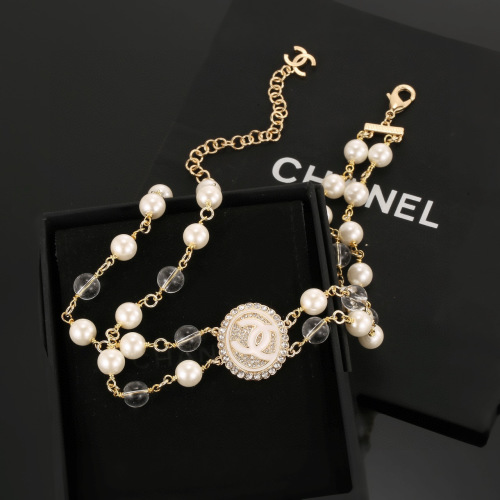 Elegant Chanel Pearl Necklace with Rhinestone Double C Logo – Luxurious Design 1 Elegant Chanel Pearl Necklace with Rhinestone Double C Logo – Luxurious Design