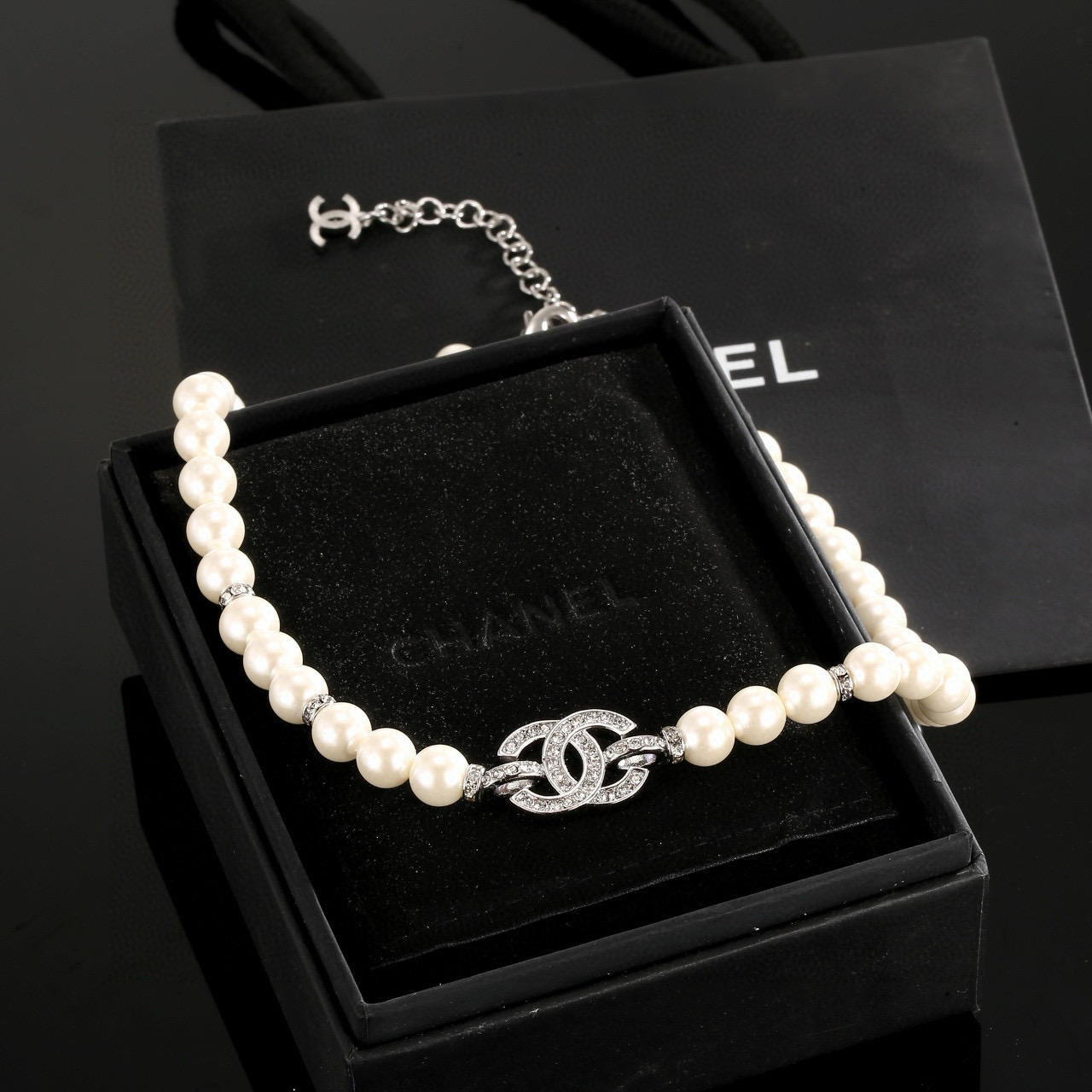  CHANEL 香奈儿珍珠项链，高端品质，专柜同材质，做工精致细腻，重工版本，简约大方温文尔雅，特别温柔