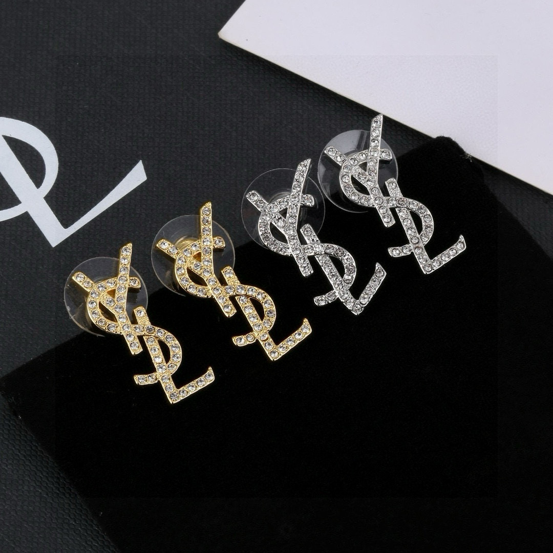  圣罗兰YSL 耳钉经典奢侈   时尚百搭 犹如酒会礼服一般，绚烂多姿。经典 最具个性魅力象征永远的不变