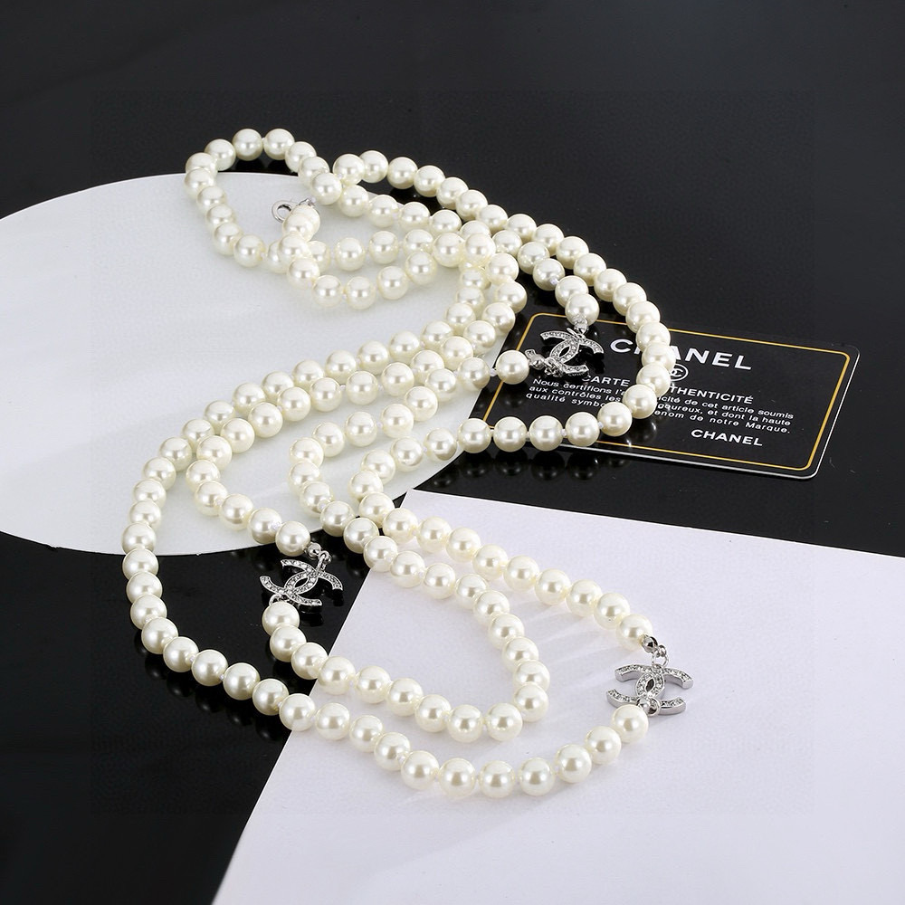 最新款Chanel 香奈儿双C珍珠项链  毛衣链非常好看，

精致大方，好不好品质说话，全部都实拍，图片