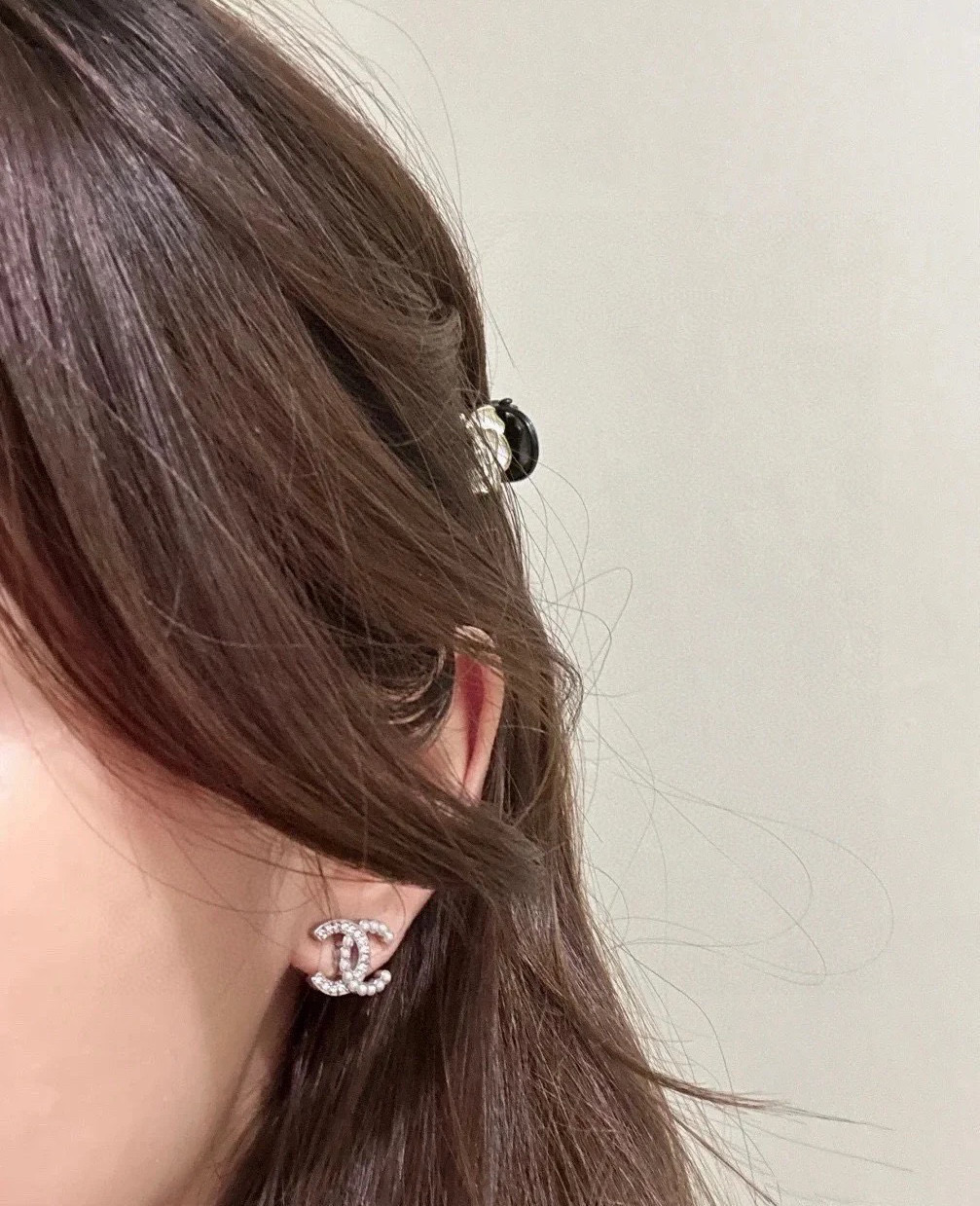  香奈儿耳环 紧追潮流早春耳钉🌟🌟 不管你是圆脸还是长脸拆下自己配系有意想不到的惊喜，修饰脸型利器，大牌