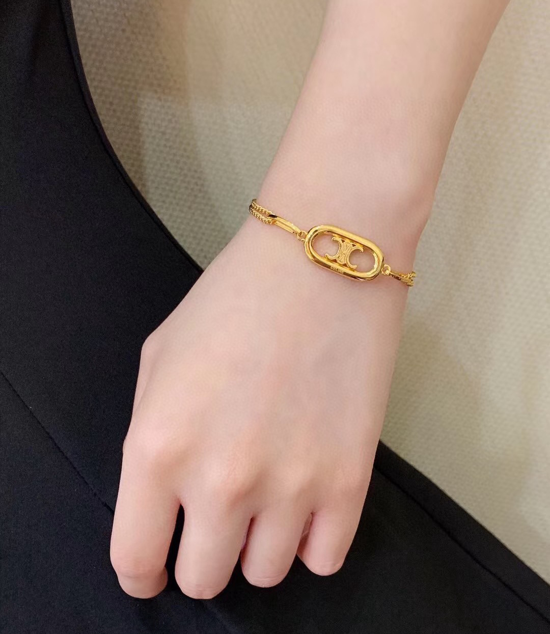 
💥Celine赛琳凯旋门双层链条💗镂空吊坠项链 手链 😍专柜正品材质黄铜保色材质雕刻镂空图案！超炸Ch