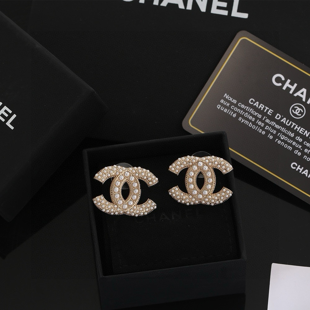  小香新款💦 Chanel香奈儿 耳钉  原版一摸一样的原单货！✨高端定制 原版黄铜  每一个细节媲美专