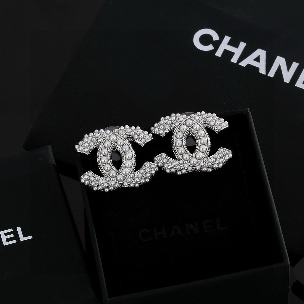 小香新款💦 Chanel香奈儿 耳钉  原版一摸一样的原单货！✨高端定制 原版黄铜  每一个细节媲美专
