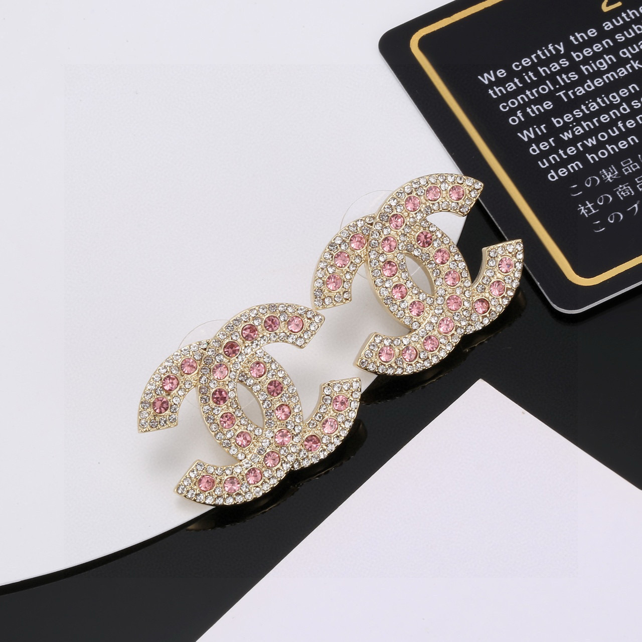  Chanel 🇫🇷香奈儿经典双C耳钉 这款随意搭配都是非常好看百搭时尚单品 🎁日常款 很修饰脸型 很上