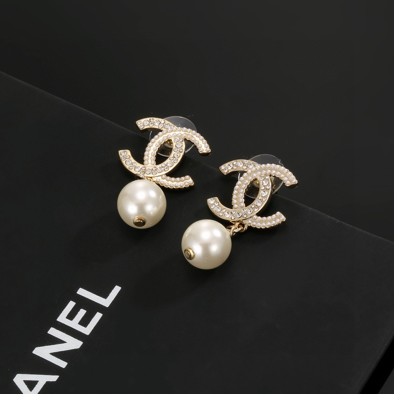  Chanel 小香 火爆单品 金色耳钉 最经典款 没有之一 气质 耳钉 耳环 上耳超美腻 怎么看怎么美