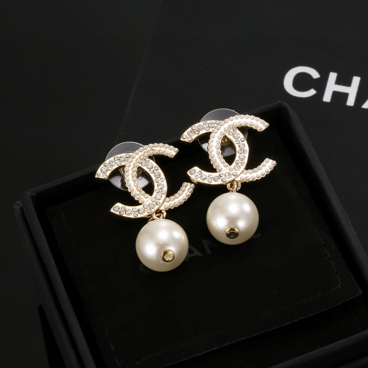  Chanel 小香 火爆单品 金色耳钉 最经典款 没有之一 气质 耳钉 耳环 上耳超美腻 怎么看怎么美