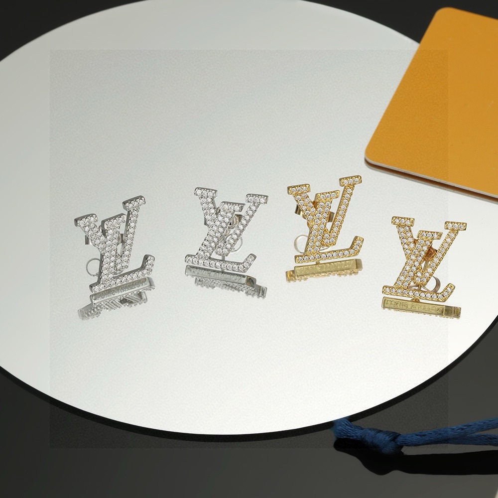 【精工版本】 路易威登耳钉秉承精湛匠艺，以锻造耀目 LV Twig  抛光色泽成就经典 LV 字母的自然
