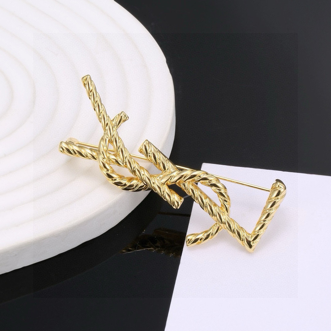 圣罗兰YSL 胸针 经典奢侈   时尚百搭 犹如酒会礼服一般，绚烂多姿。经典 最具个性魅力象征永远的不变