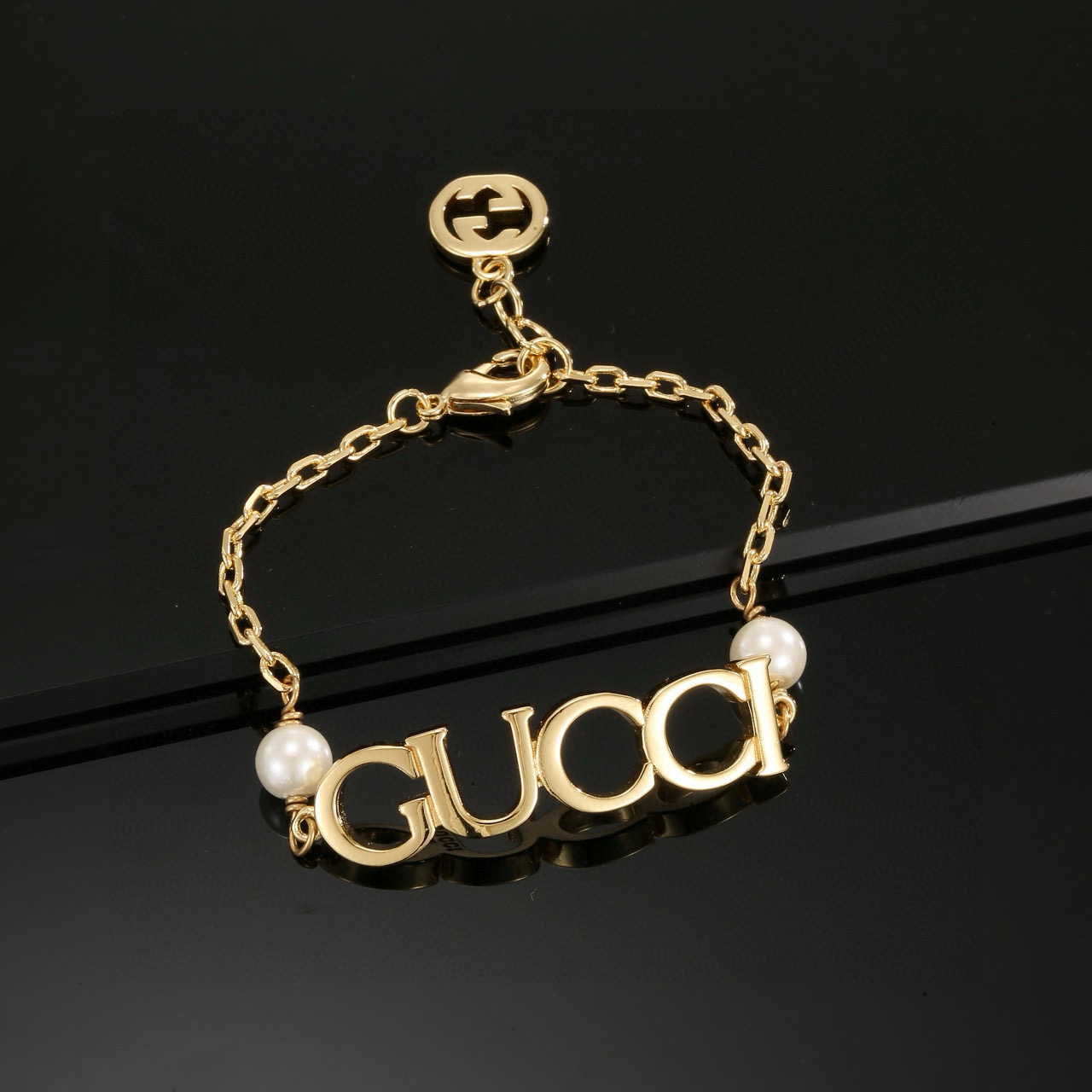  Gucci 古驰复古字母手链 高端 打造 美到哭，因为是限量版，你根本无法在店内看到现货，现货一到真的