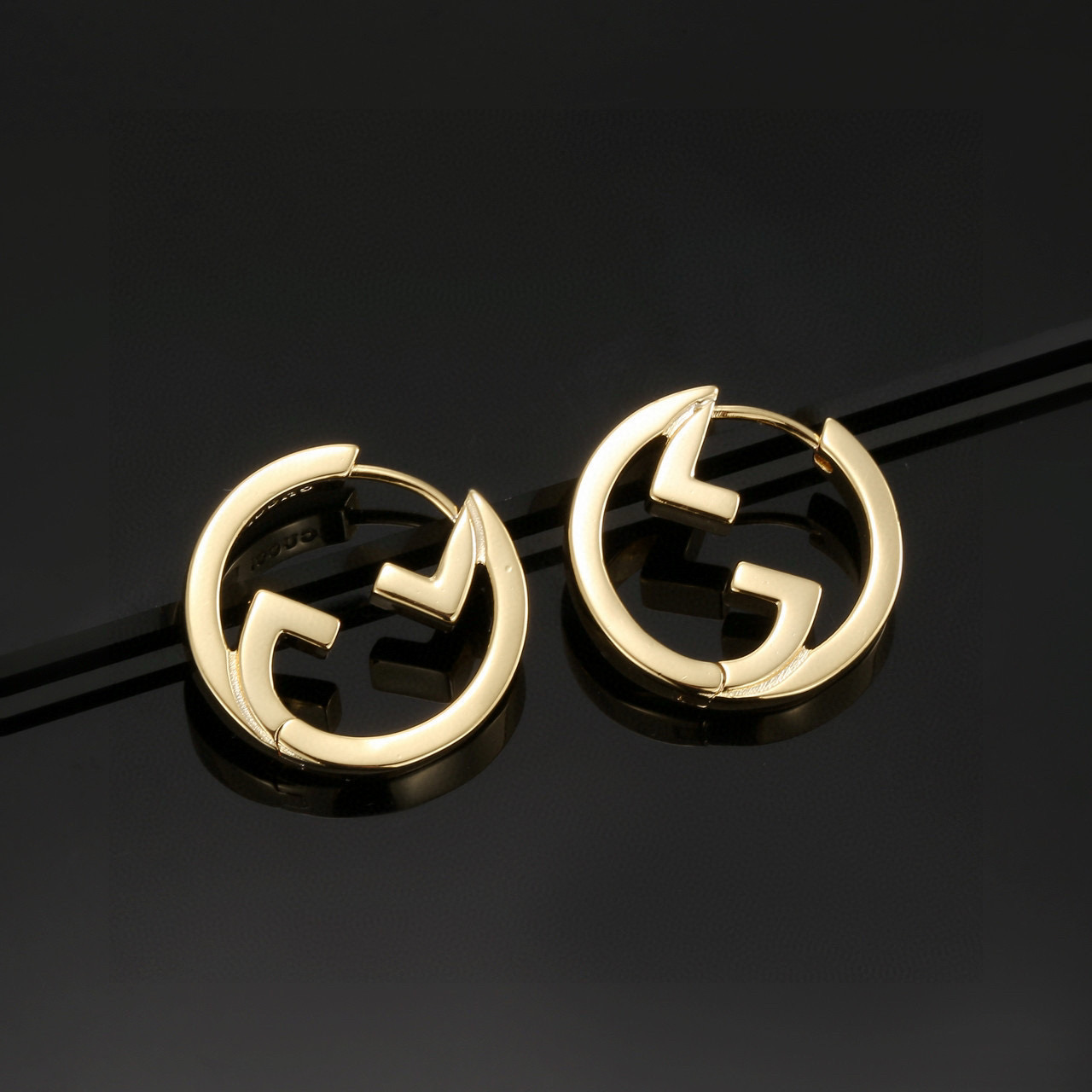  Gucci 古驰 耳钉  高端 打造 美到哭，因为是限量版，你根本无法在店内看到现货，现货一到真的bl