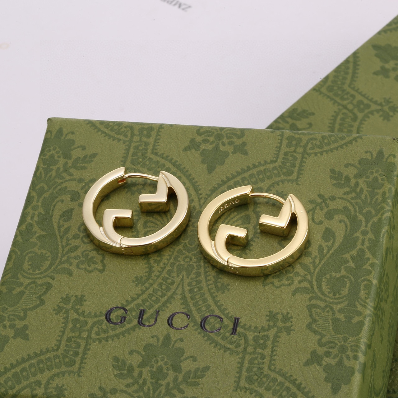  Gucci 古驰 耳钉  高端 打造 美到哭，因为是限量版，你根本无法在店内看到现货，现货一到真的bl