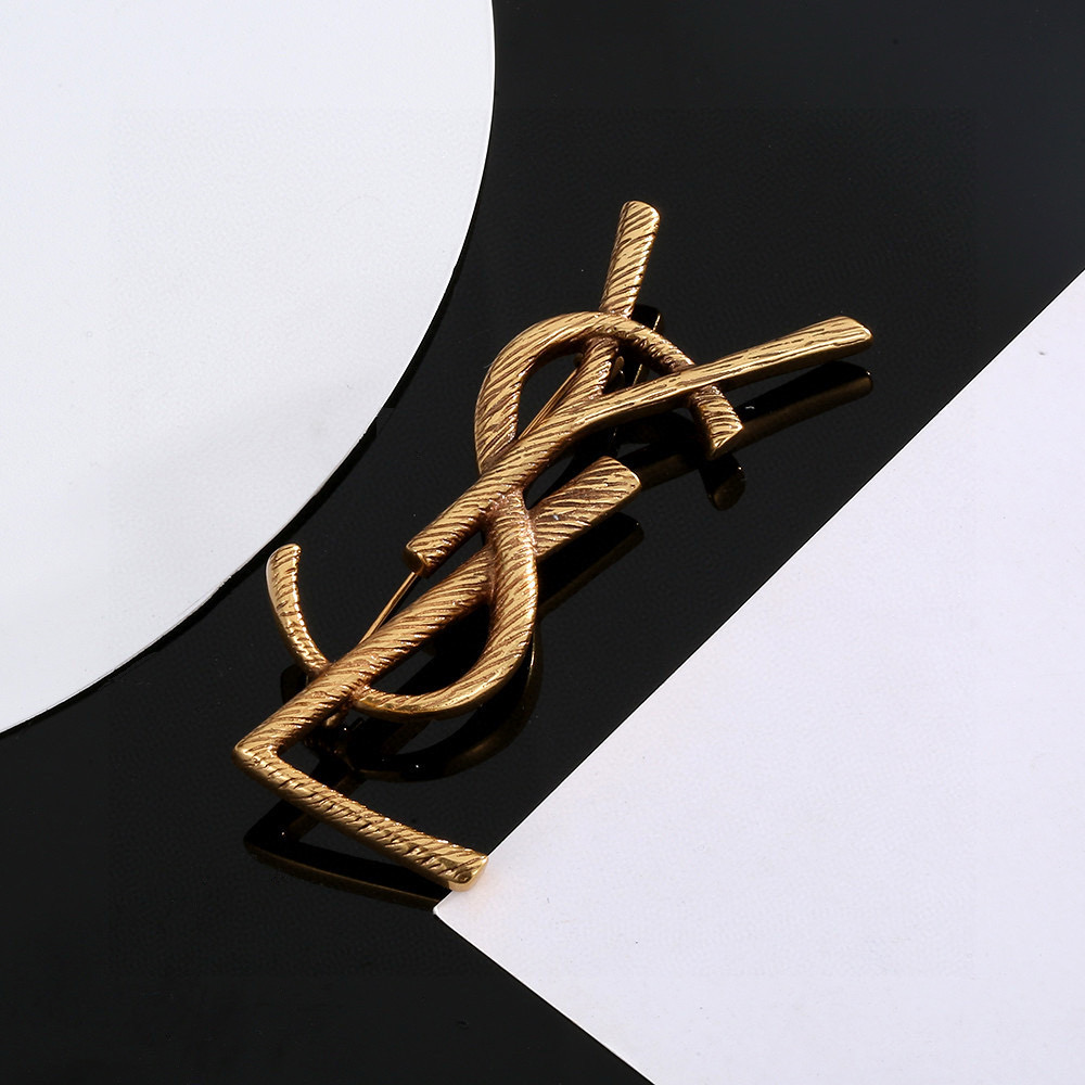  圣罗兰YSL 胸针 经典奢侈   时尚百搭 犹如酒会礼服一般，绚烂多姿。经典 最具个性魅力象征永远的不