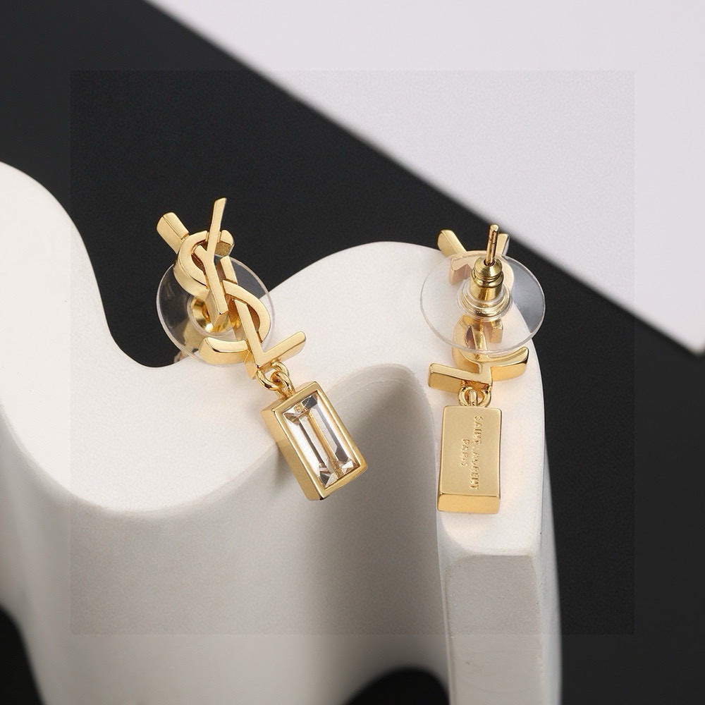  YSL 圣罗兰 耳钉原装黄铜材质 Yves Saint Laurent 创立于1961年 优雅抽象大胆
