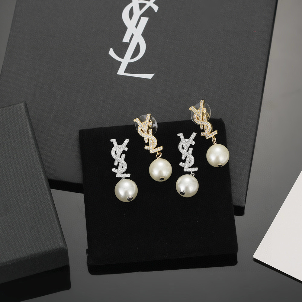  圣罗兰YSL 耳钉经典奢侈   时尚百搭 犹如酒会礼服一般，绚烂多姿。经典 最具个性魅力象征永远的不变