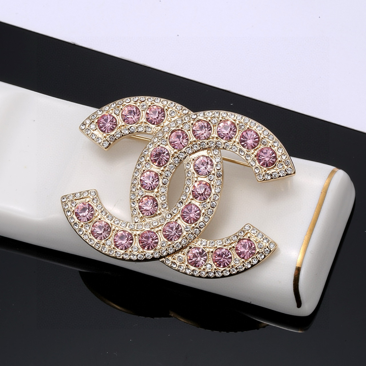  👑  小香 Chanel 火爆  胸针 最高代购级别   最具味道的满钻胸针brooch     实物