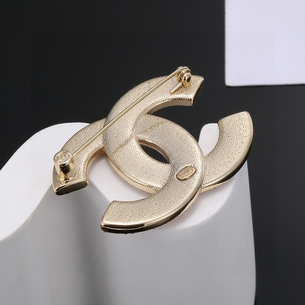  👑  小香 Chanel 火爆  胸针 最高代购级别   最具味道的满钻胸针brooch     实物