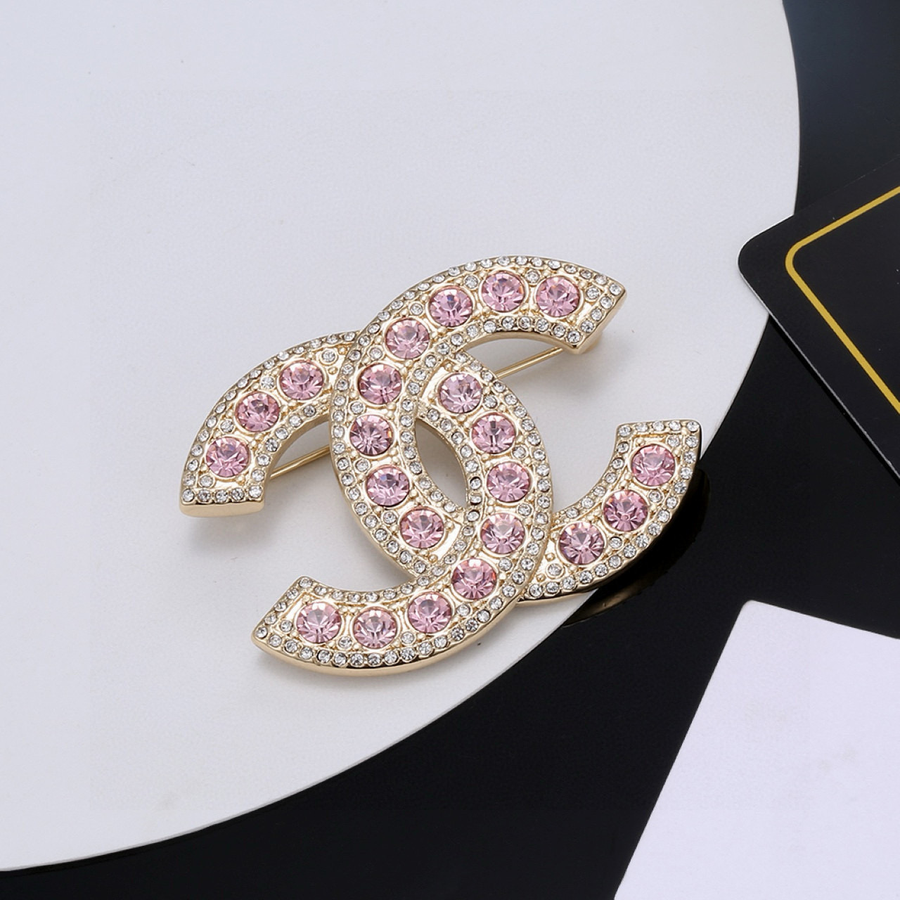  👑  小香 Chanel 火爆  胸针 最高代购级别   最具味道的满钻胸针brooch     实物