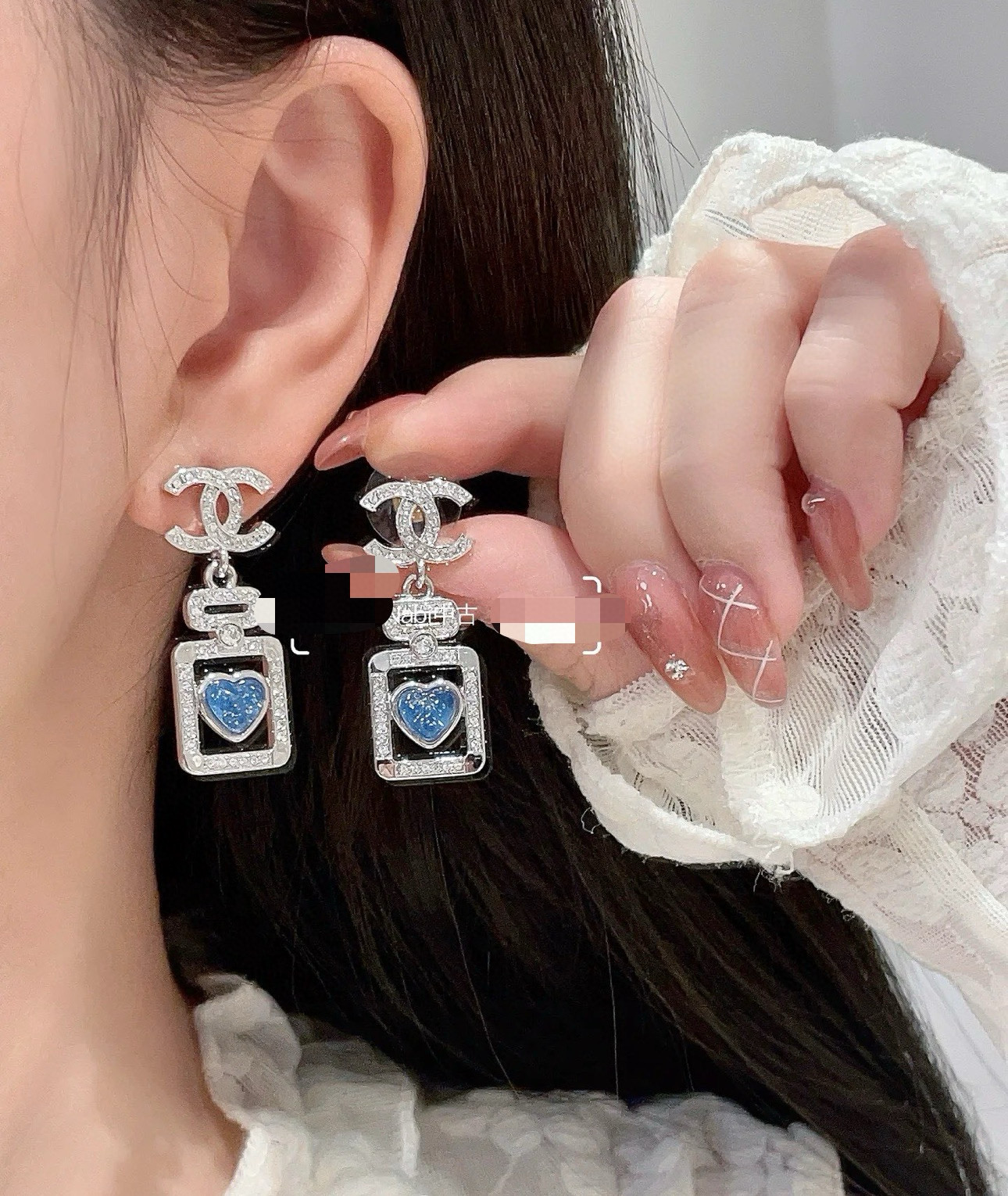  小香新款💦 Chanel香奈儿 香水瓶耳钉  原版一摸一样的原单货，高端定制 原版黄铜  每一个细节媲