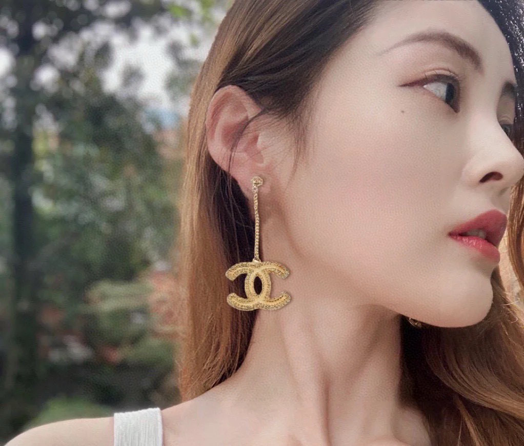 Chanel 小香 耳环 火爆单品 最经典款 没有之一 气质 耳钉 耳环 上耳超美腻 怎么看怎么美 原
