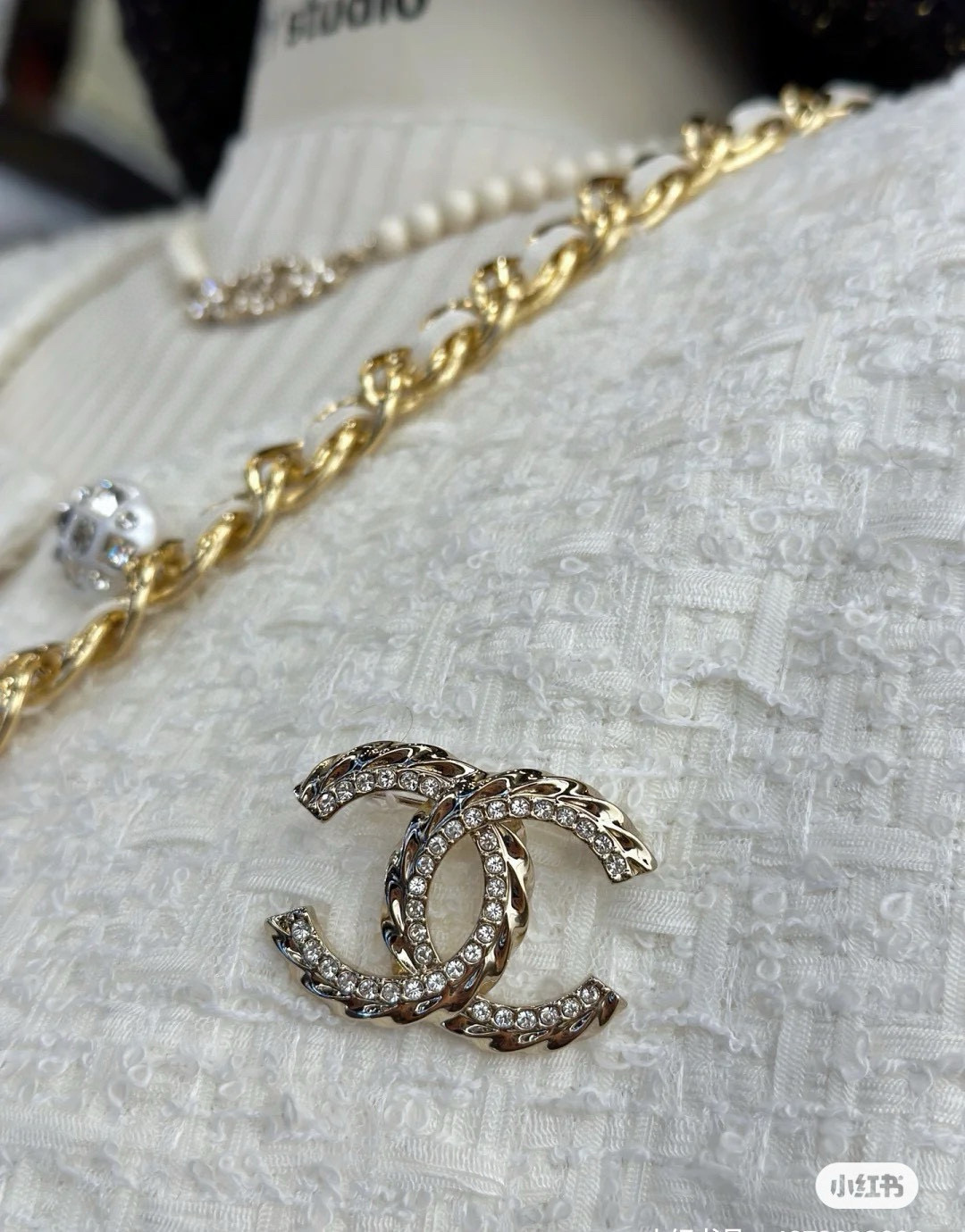 👑  小香 Chanel 火爆  胸针 最高代购级别   最具味道的满钻胸针brooch     实物赞
