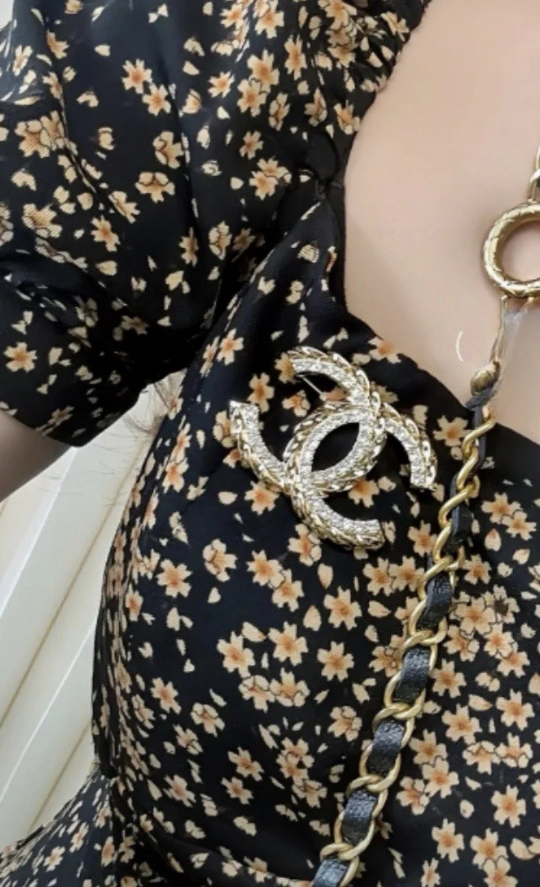 👑  小香 Chanel 火爆  胸针 最高代购级别   最具味道的满钻胸针brooch     实物赞