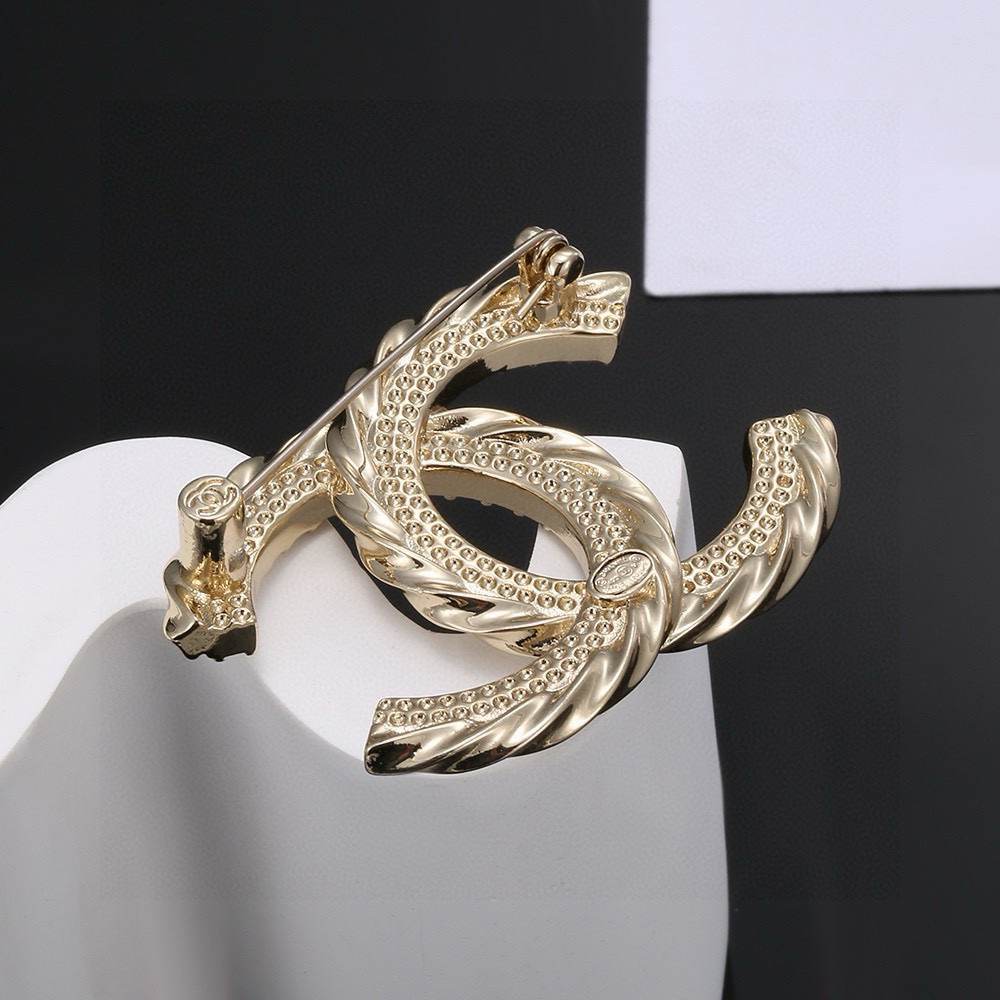 👑  小香 Chanel 火爆  胸针 最高代购级别   最具味道的满钻胸针brooch     实物赞