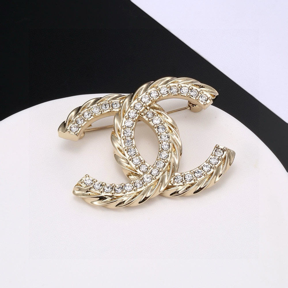 👑  小香 Chanel 火爆  胸针 最高代购级别   最具味道的满钻胸针brooch     实物赞