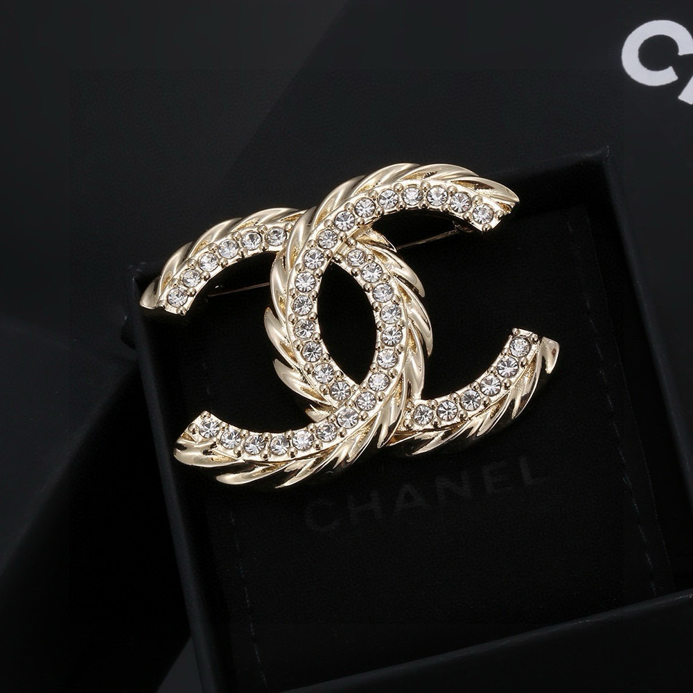 👑  小香 Chanel 火爆  胸针 最高代购级别   最具味道的满钻胸针brooch     实物赞