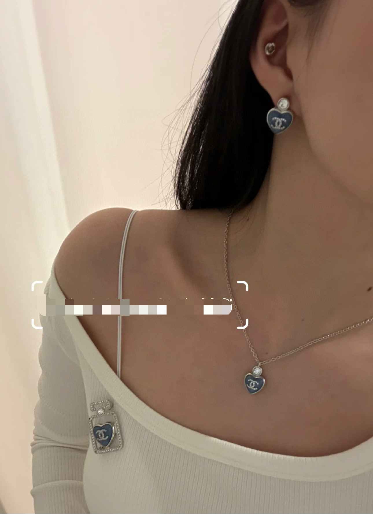  CHANEL 香奈儿心桃蓝色项链，高端品质，专柜同材质，做工精致细腻，重工版本，简约大方温文尔雅，特别