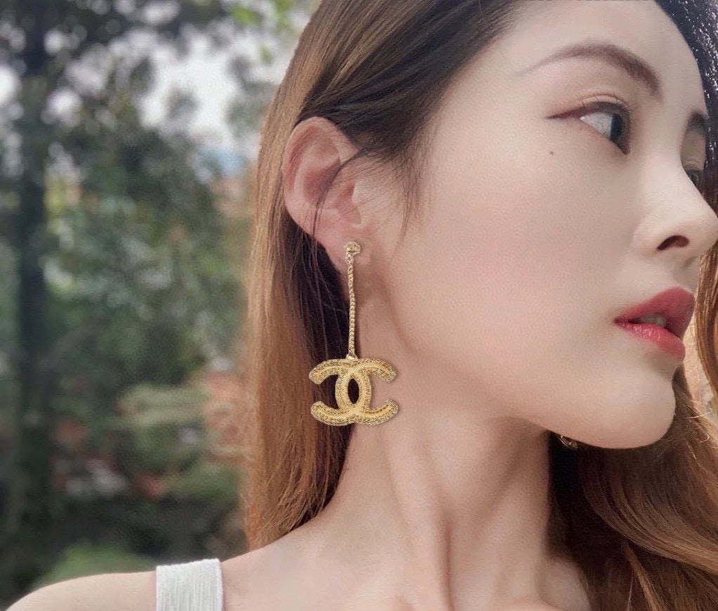  Chanel 小香 耳环 火爆单品 最经典款 没有之一 气质 耳钉 耳环 上耳超美腻 怎么看怎么美 原