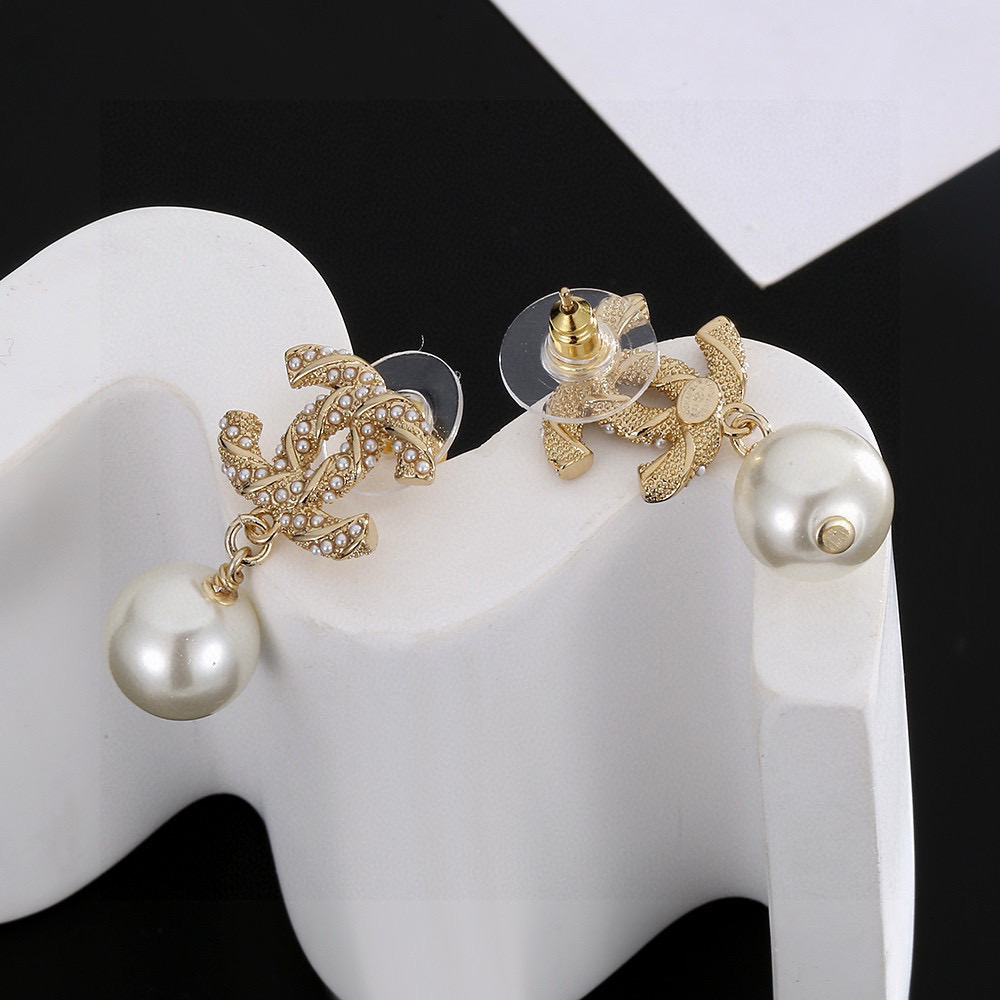 p85 香奈儿麻花珍珠耳钉💎💎一大波品牌新款耳钉到货！！奢华气质风b 大气美丽❤❤ 大牌Chanel香奈儿风永远经典耐看[色]精选德国进口925纯银针 