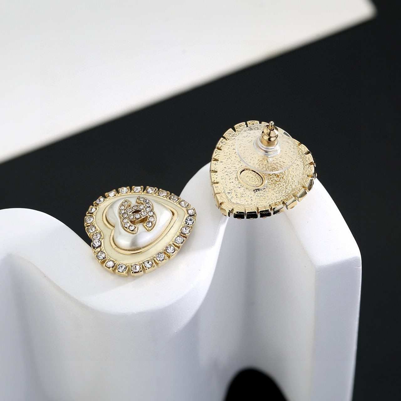 p95
 小香奈儿心桃新款💦 Chanel香奈儿 耳钉  原版一摸一样的原单货，高端定制 原版黄铜  每一个细节媲美专柜正品，业内仅此一家全世界专柜自购正品打版